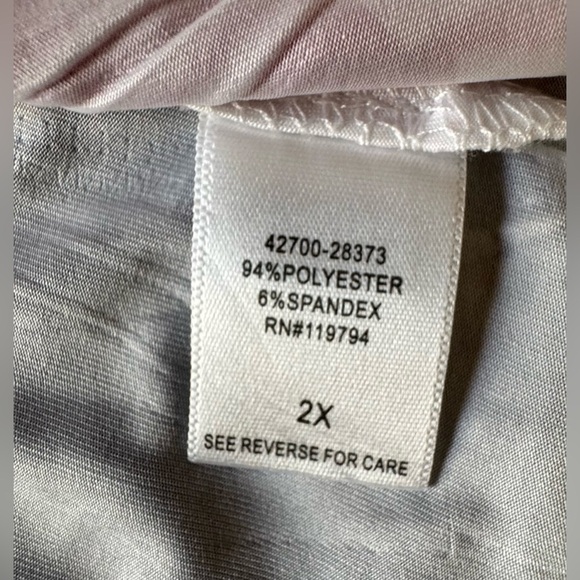 ONE WORLD Pink and Black Floral V-Neck Blouse 2X - Picture 11 of 11